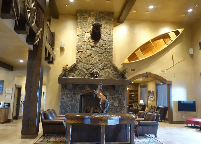 Glacier International Lodge